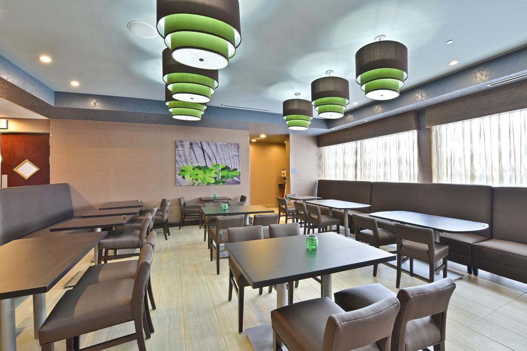 Wyndham Garden Elk Grove Village - O'Hare Exterior photo